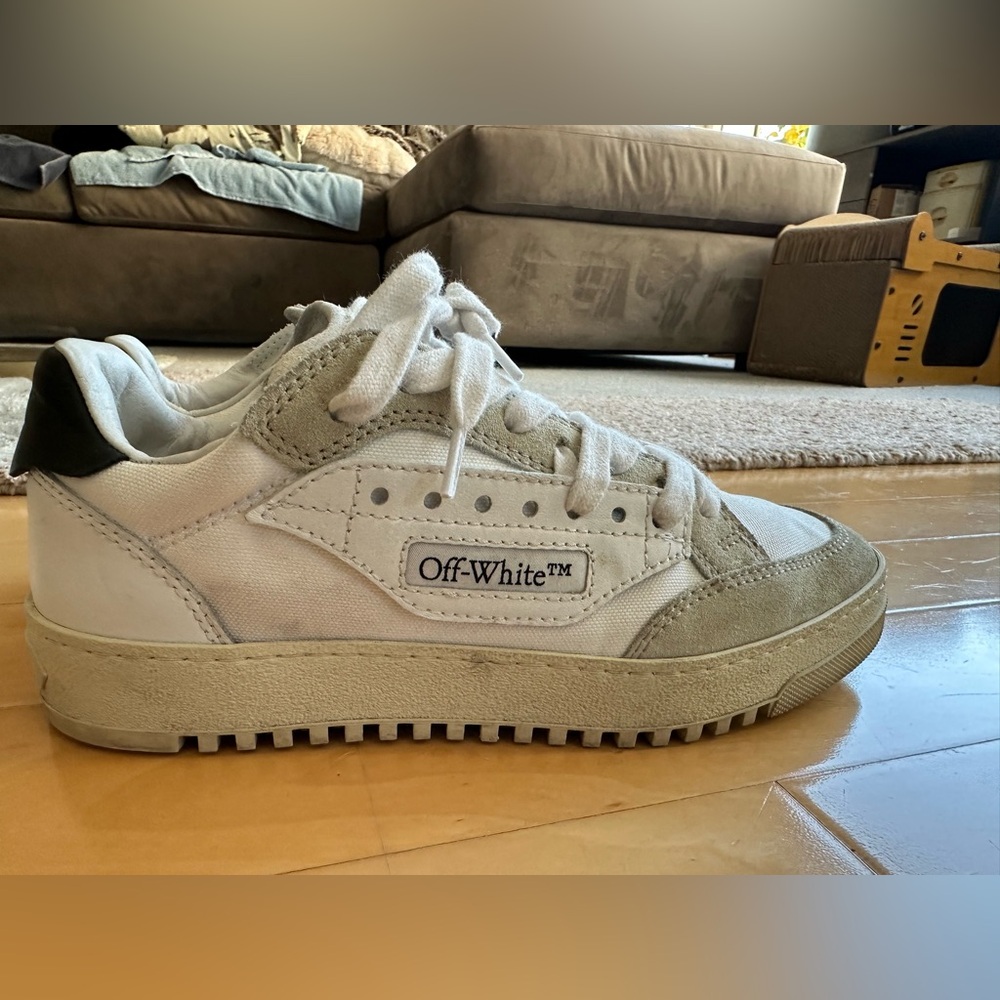 Off-white sneaker